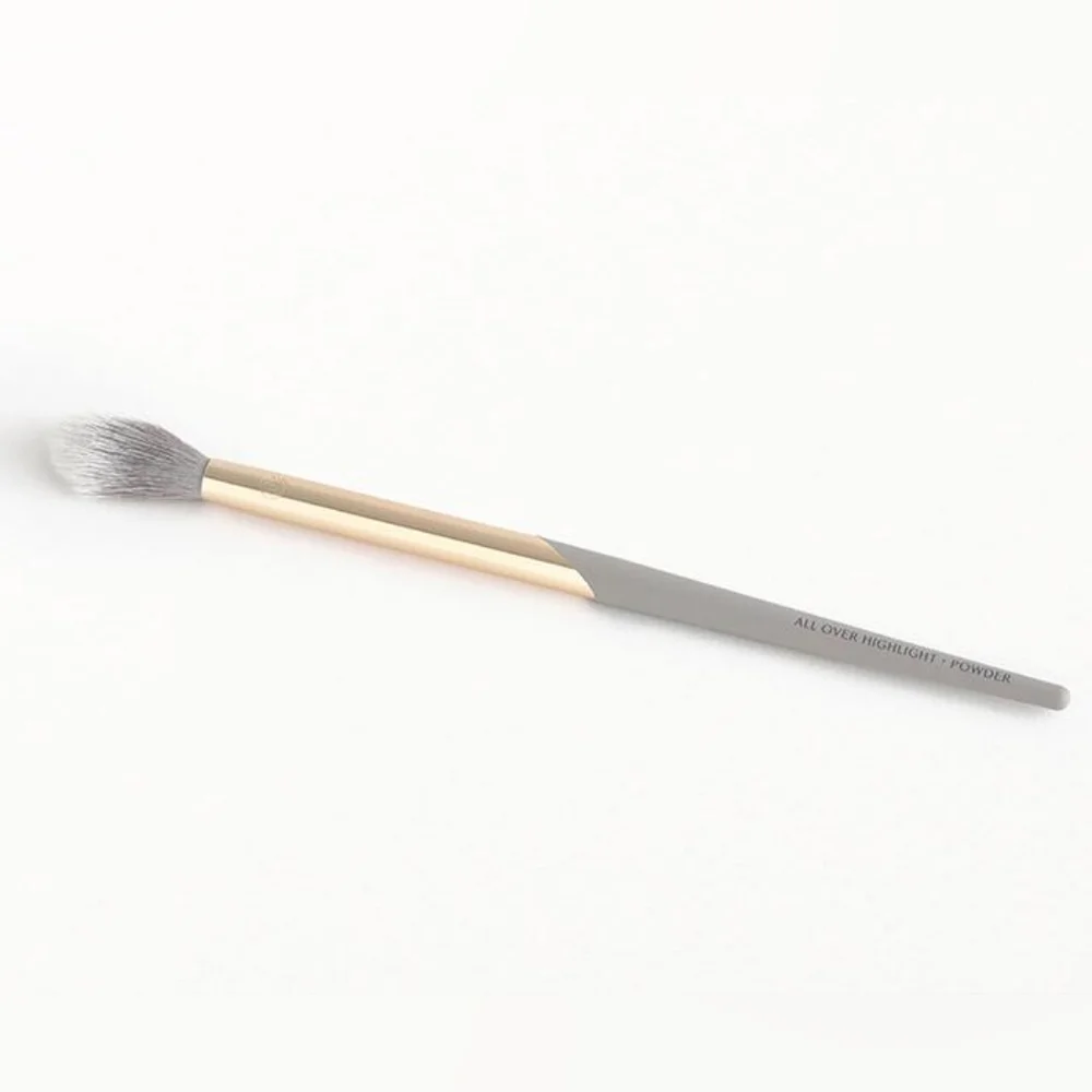 All Over Highlight • Powder Brush - Picture 7 of 7